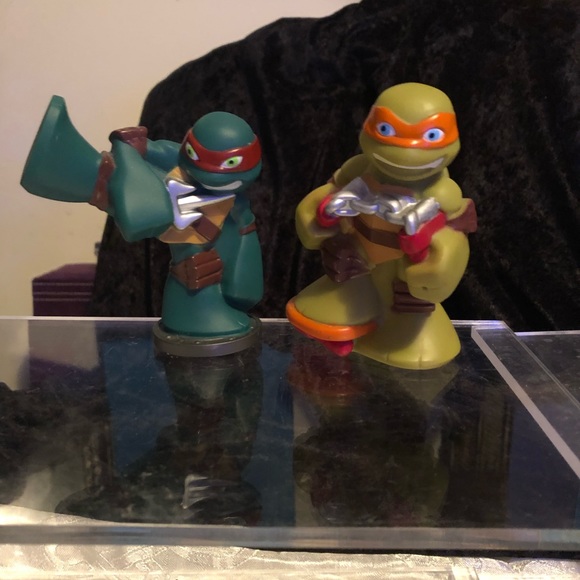 Teenage mutant ninja turtles & some Disney toys - Picture 5 of 8